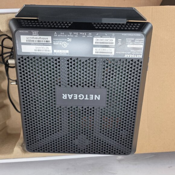 NETGEAR Nighthawk AC1900 WiFi DOCSIS 3.0 Cable Modem Router (C7000) - Picture 5 of 7